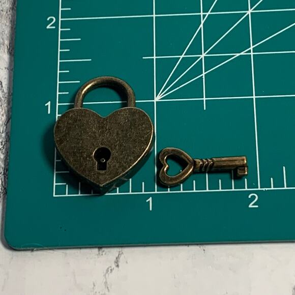 Novelty Brass Heart Padlock with Key Mini Item for Keychain or Pendant - Picture 6 of 7